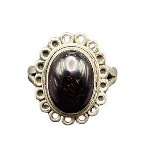 Vintage sterling silver 925 oval garnet cabochon surrounded by open swirls size